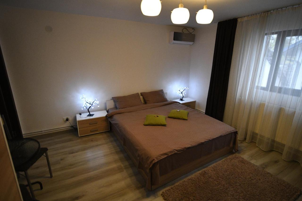 Upstairs Residence Targu Jiu Bagian luar foto